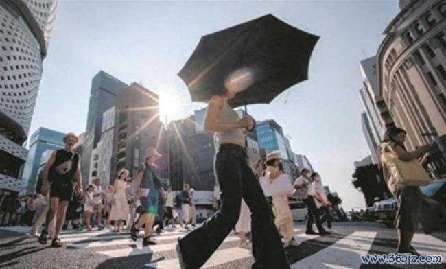 东京单日128人因中暑送医 高温警报持续响起
